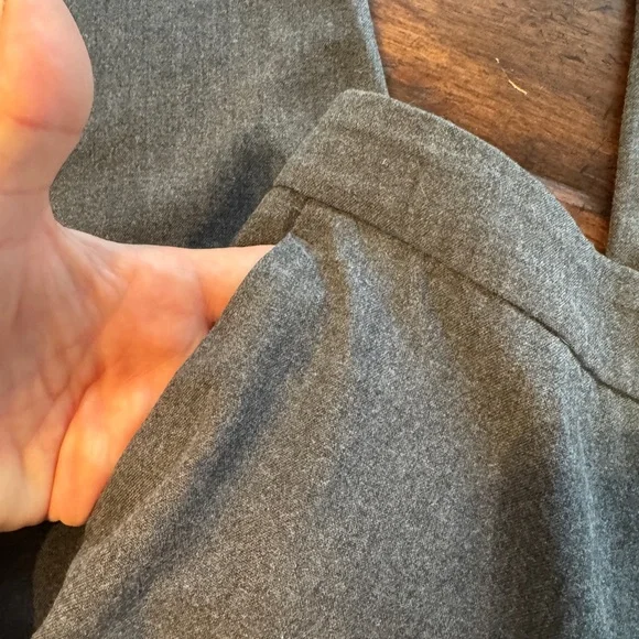 Women’s Banana Republic Hayden Tapered Pant in Heathered Charcoal- Size 2 - Picture 4 of 15